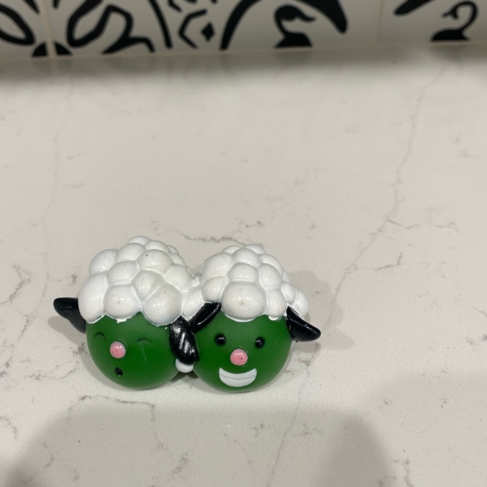 Veggie Tales Sheep Peas Nativity PVC Plastic Figure RARE HTF CHRISTIAN